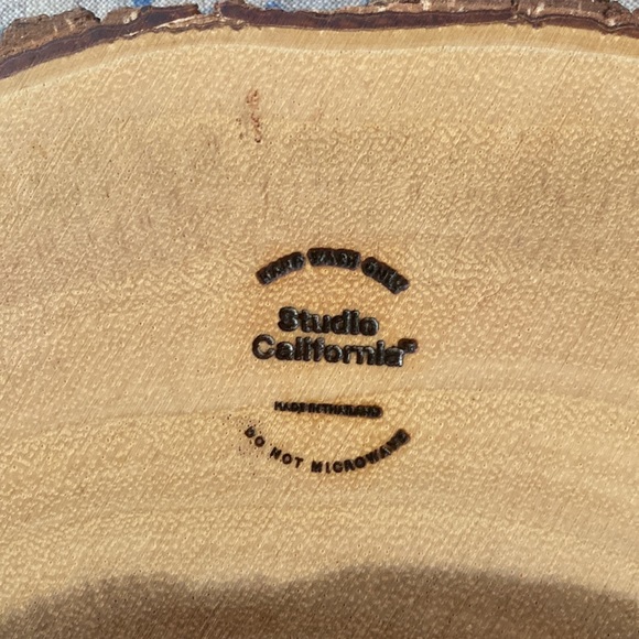 Studio California unique floral design wooden trivet. - Picture 6 of 6